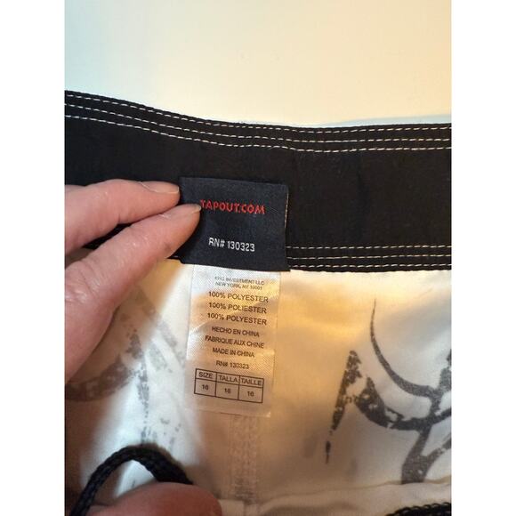 Boys TAPOUT Fight Shorts Size 16 MMA Grappling White Logo Y2K Gym Streetwear - Picture 6 of 7